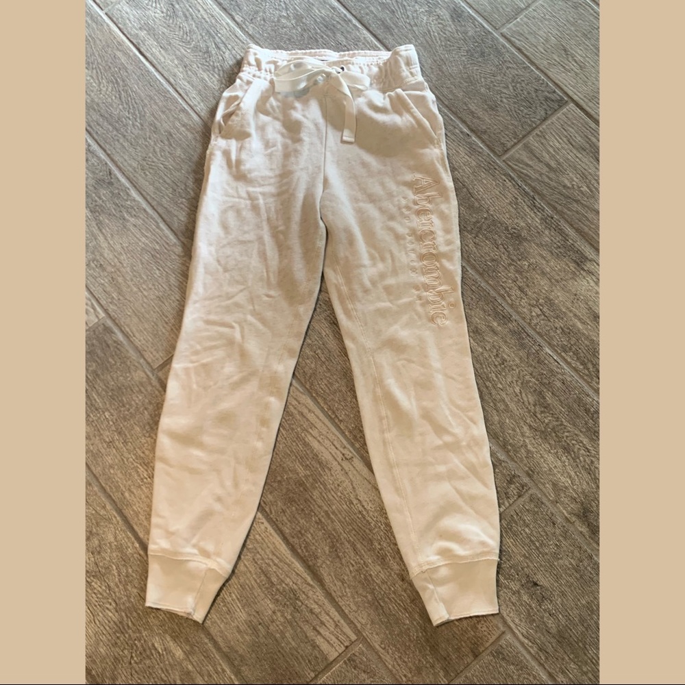 Abercrombie & Fitch White Sweatpants🌺